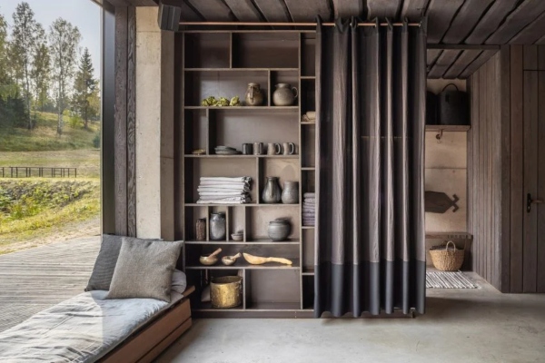 Gostoprimljivo odmaralište u minimalističkom stilu oslanja se na čelik i staklo