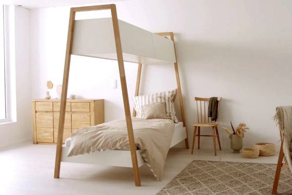 Minijaturni krevet sa savršenim prostorom za skladištenje