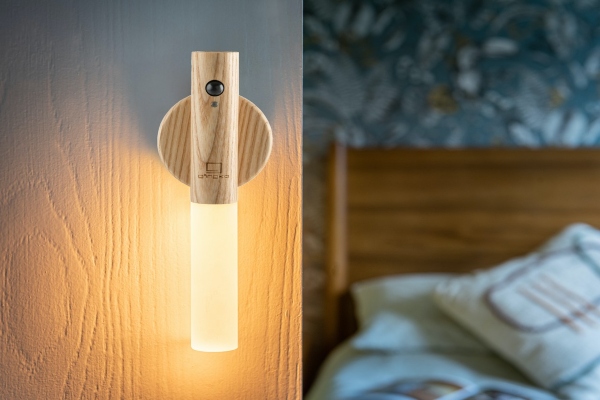 Pametna lampa sa držačem koju možete instalirati bilo gde!