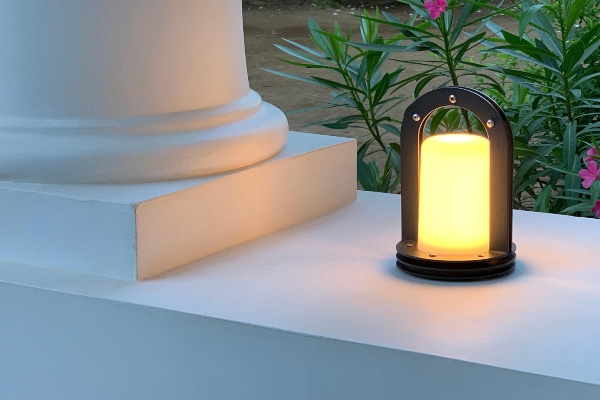 Lampa koja se harmonično uklapa u svaki baštenski prostor