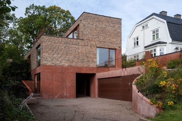 Cigla, beton & hrast učestvovali u stvaranju izdržljivog doma
