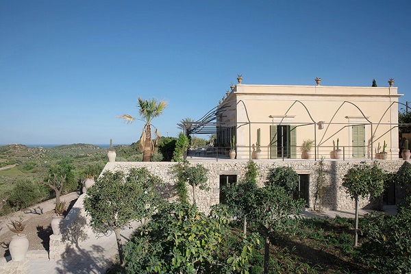 Italijanska tradicija & pariski smisao za dizajn kreirali spektakularnu vilu na Siciliji