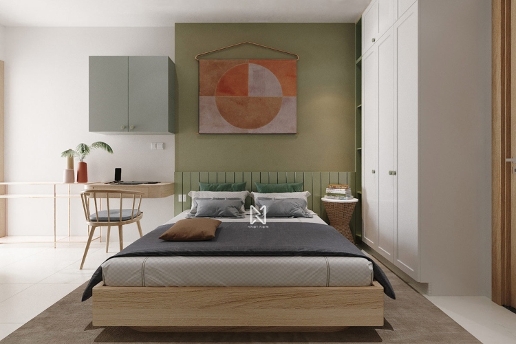  Udobna moderna spavaća soba sa nežno zelenim akcentnim zidom