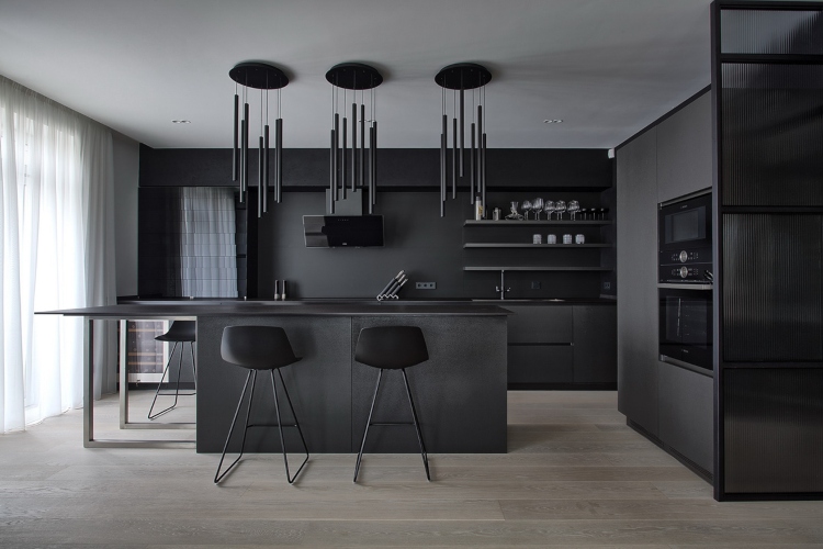 Elegantne i moćne: kuhinje u crnoj boji nikada ne izlaze iz mode