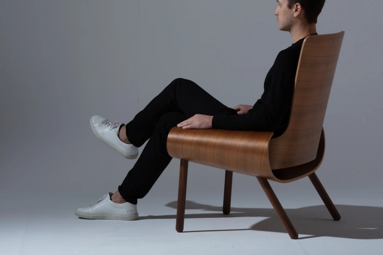  Drvena stolica Skrolla je podjednako lepa koliko i udobna