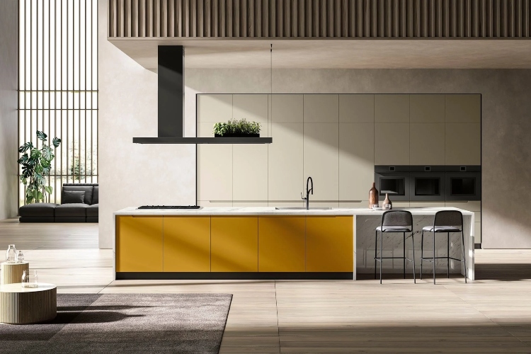  Moderna minimalistička kuhinja u neutralnim bež nijansama sa žutim elementima