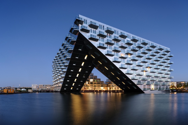  Veliki stambeni kompleks u Amsterdamu nalazi se na veštačkom jezeru