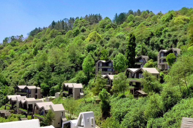  20 brendiranih vila nalaziće se u hotelskom kompleksu The Leaf koji je smešten na vrhu planine
