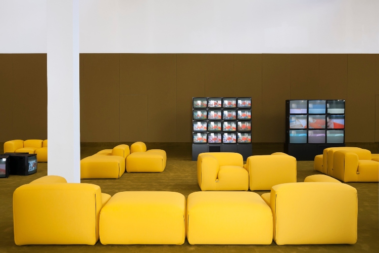  Legendarna sofa Le Mura dolazi u novim živopisnim nijansama žute boje