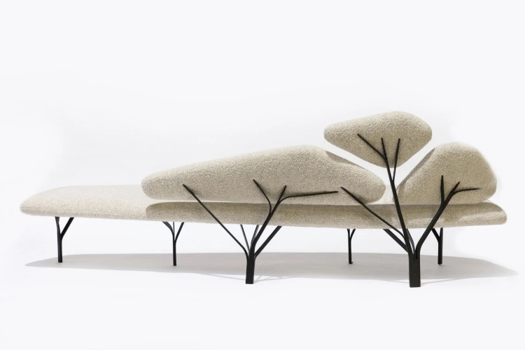  Sofa organskog oblika inspiraciju pronalazi u borovoj šumi