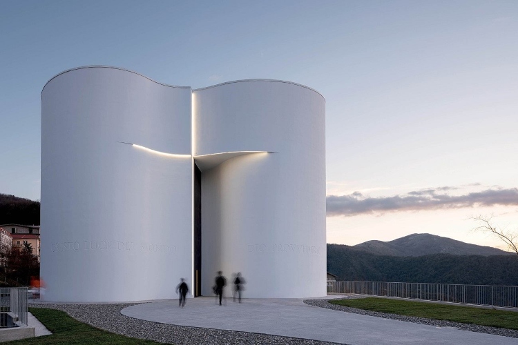  Moderna hrišćanska crkva u Italiji ima monolitni dizajn