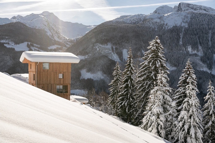  Turmhaus Tirol je planinska kuća jednostavnog dizajna koja se nalazi u Austriji