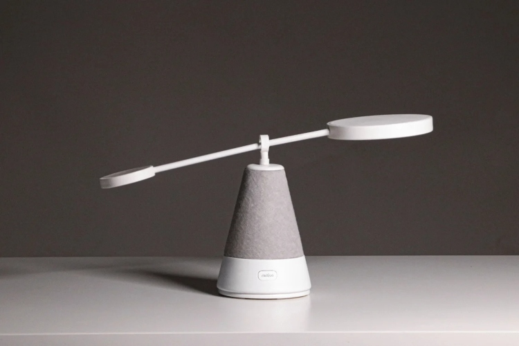  Lampa u obliku klackalice ima i svoju sivo-belu verziju