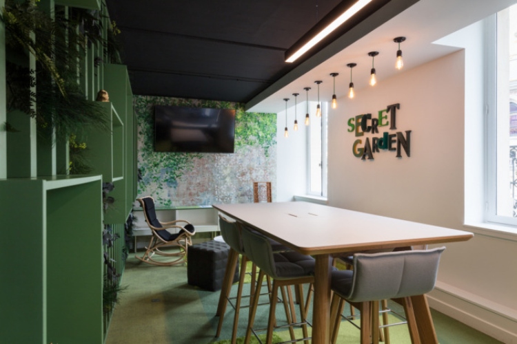  Kancelarija ima zelene zone za odmor i relaksaciju zaposlenih