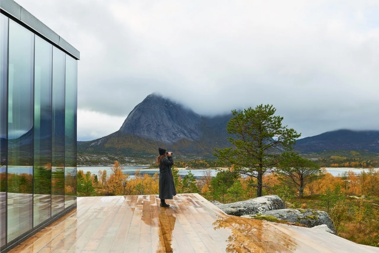 Fjordovi i stene poslužili kao inspiracija za stvaranje staklene kućice