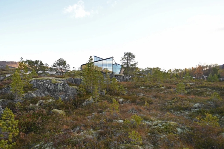 Fjordovi i stene poslužili kao inspiracija za stvaranje staklene kućice