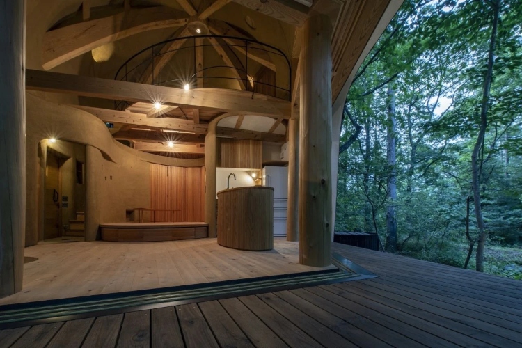 drvena-kucica-kao-simbol-zemljane-arhitekture-u-sumi-japana 