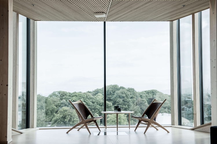 norveski-dizajn-vraca-jednostavnost-i-stil-obicnoj-stolici 
