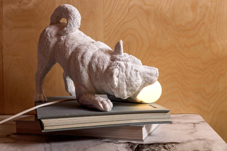 Dekorativna lampa u obliku psa mamiće poglede svih vaših gostiju