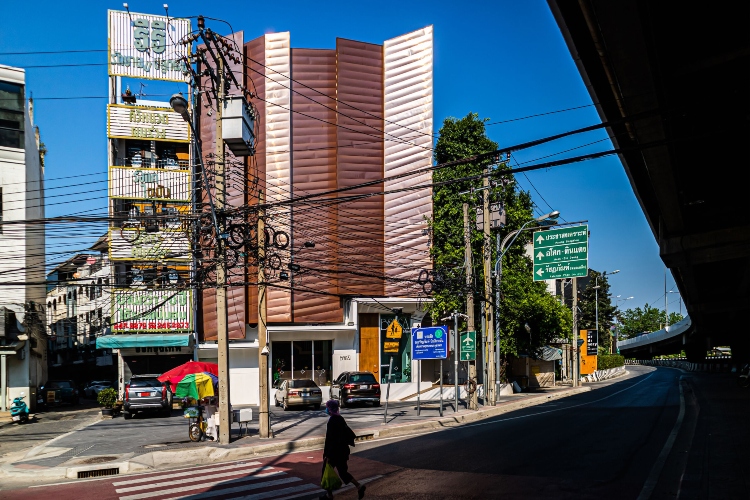  Hotel Bonsai ima fasadu od bakra koja će zgradi pomoći da "lepo stari"