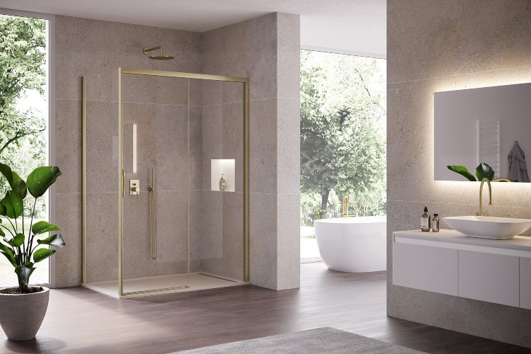  Ugaona tuš kabina sa zlatnim okvirom malom kupatilu daje dodir luksuza