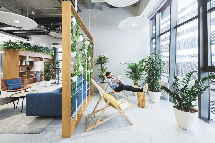  Gostoprimljiva kancelarija nudi više zona za odmor i relaksaciju zaposlenih