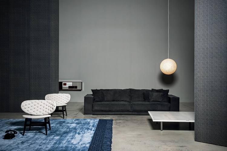  Udoban i moderan dizajn kauča u crnoj boji