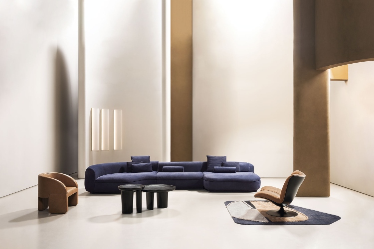  Udoban i moderan dizajn kauča u mastilo plavoj boji
