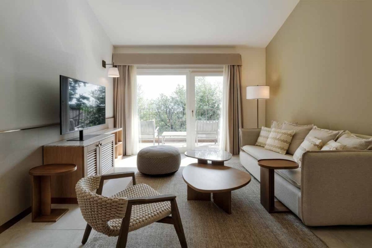 Udobne i dobro osvetljene sobe hotela Conrad Chia Laguna Sardinia