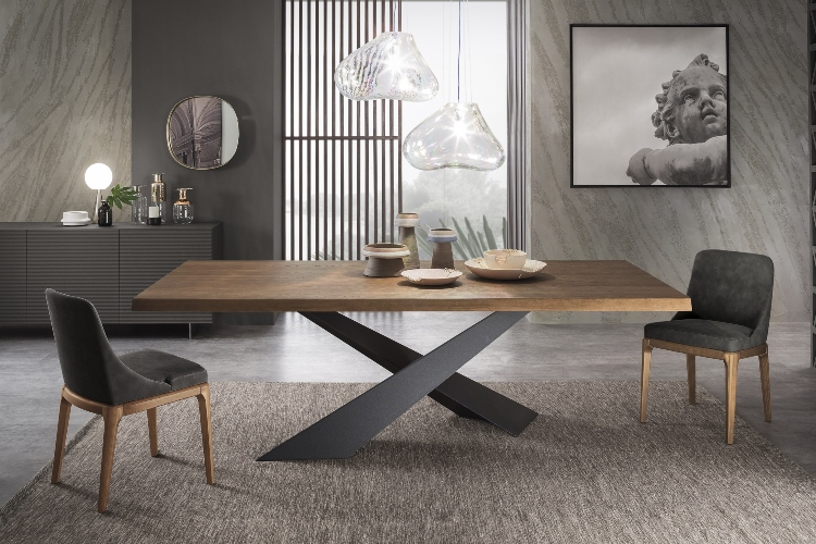  Trpezarijski sto sa metalnom bazom u kombinaciji sive boje i drveta