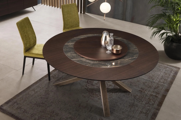  Okrugli trpezarijski sto sa metalnom bazom idealan je za manju trpezariju
