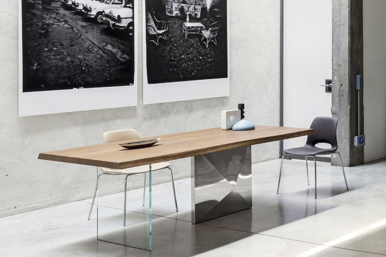  Trpezarijski sto sa metalnom bazom i drvenom osnovom idealan za minimalističke prostore