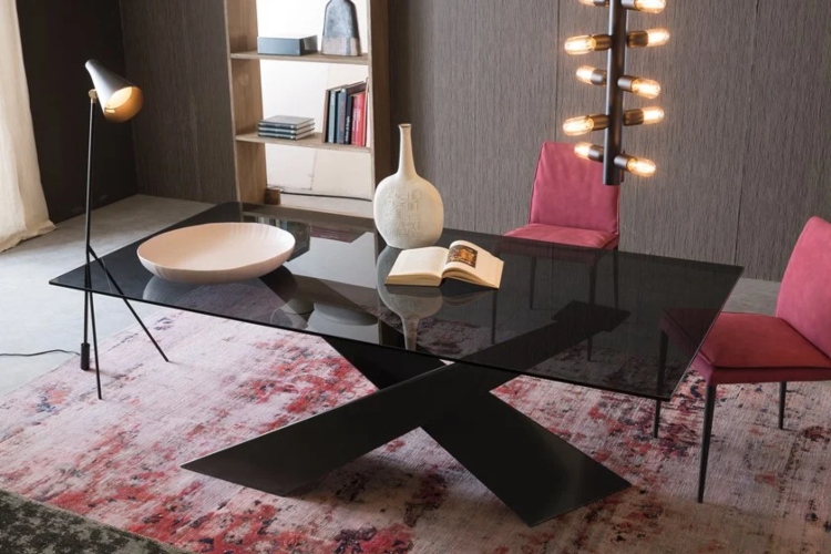  Elegantan pravougaonasti oblik trpezarijskog stola sa crnom završnom obradom