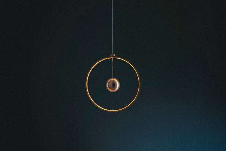 minimalisticka-okrugla-viseca-lampa-4 