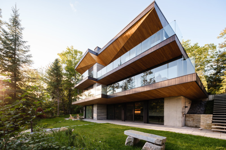 porodicna-kuca-kombinacija-stakla-i-drveta-1 