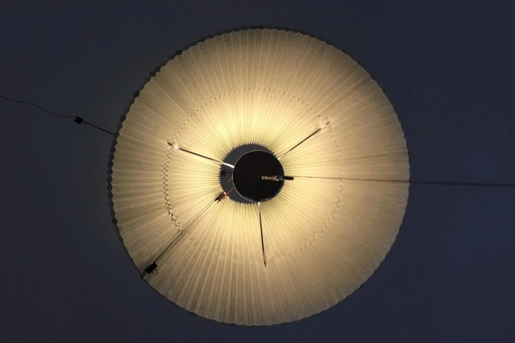 meduse-lampa-sa-abazurom-koji-transformise-svetlost-3 
