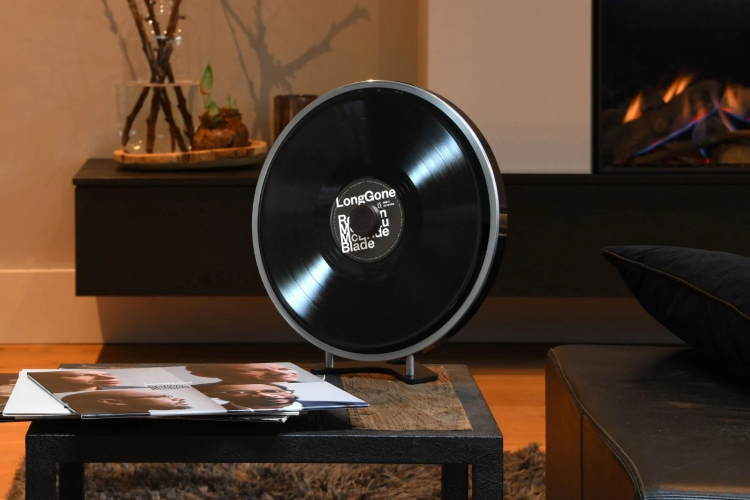 black-wheel-nevidljivi-gramofon-2 