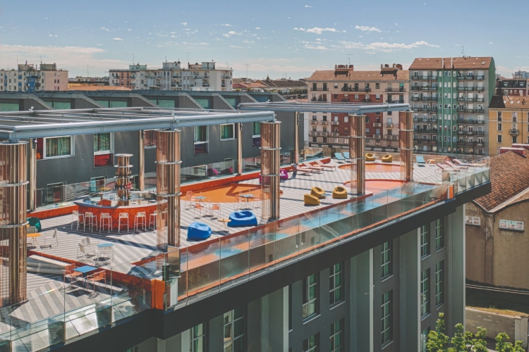 nhow-milano-exterior-view-terrace-vertigo-day-wide-view-mid-min 