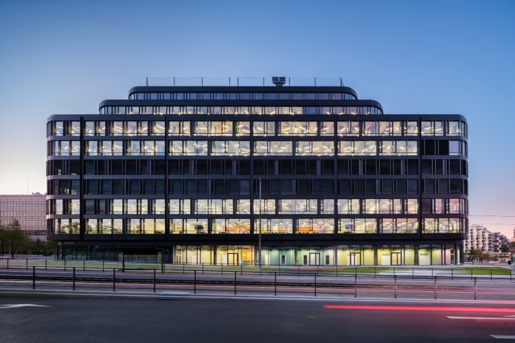 futuristicka-kancelarija-prag-cnc-active-offices-2 