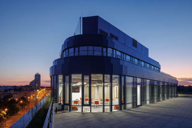 futuristicka-kancelarija-prag-cnc-active-offices-1 