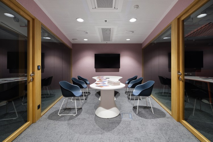 futuristicka-kancelarija-prag-cnc-active-offices-19 