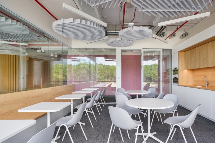 futuristicka-kancelarija-prag-cnc-active-offices-15 