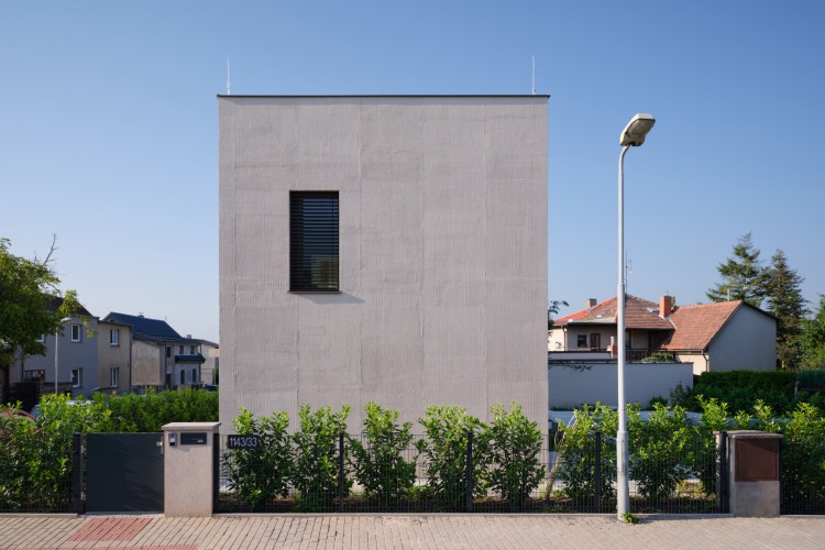 minimalisticka-porodicna-kuca-u-cakovicama-prag-14 