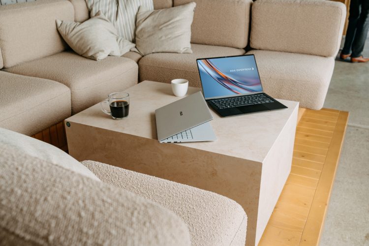 asus-expertbook-ultra-poslovni-laptop-intel-core-ultra-3k-oled-ai-tehnologija-premium-poslovna-tehno-4 