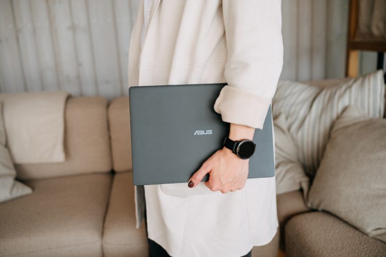 asus-expertbook-ultra-poslovni-laptop-intel-core-ultra-3k-oled-ai-tehnologija-premium-poslovna-tehno-6 