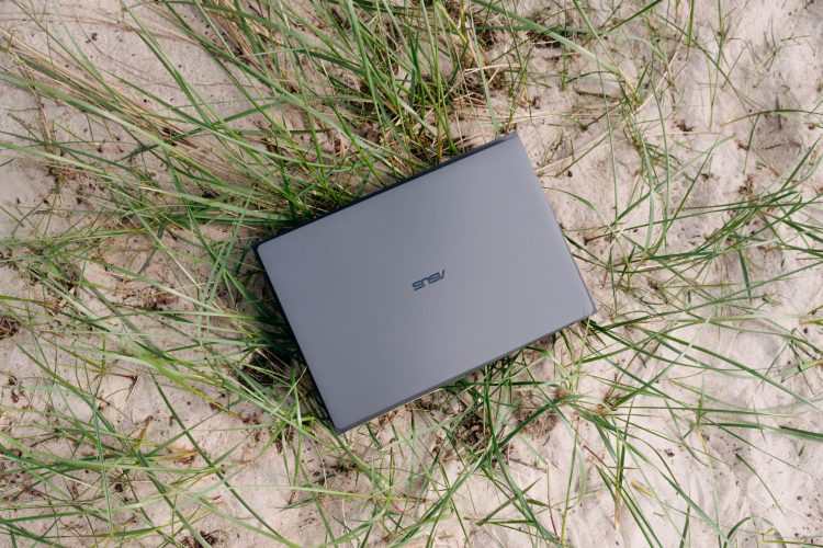 asus-expertbook-ultra-poslovni-laptop-intel-core-ultra-3k-oled-ai-tehnologija-premium-poslovna-tehno-8 