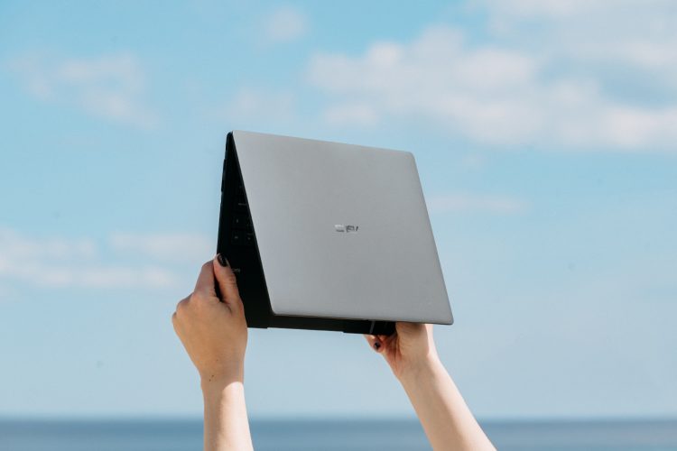 asus-expertbook-ultra-poslovni-laptop-intel-core-ultra-3k-oled-ai-tehnologija-premium-poslovna-tehno-11 