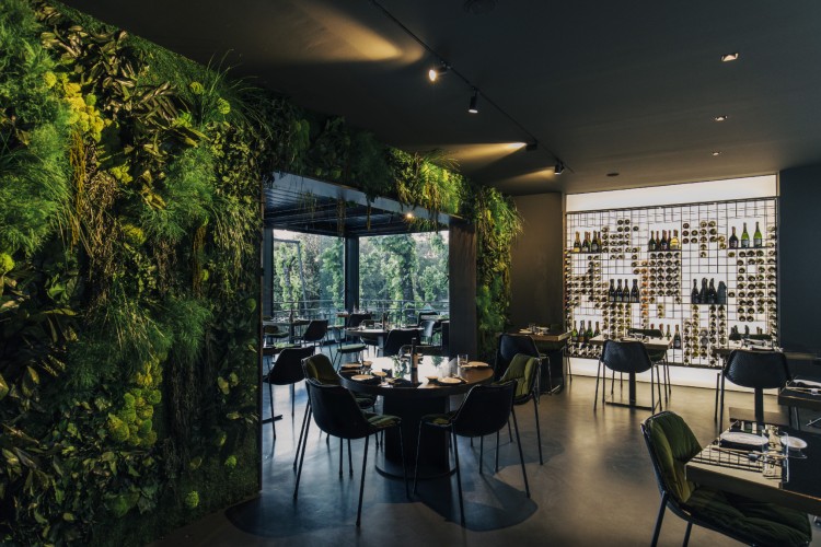 umami-restoran-kortona-toskana-japanski-enterijer-16 