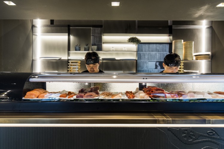 umami-restoran-kortona-toskana-japanski-enterijer-12 