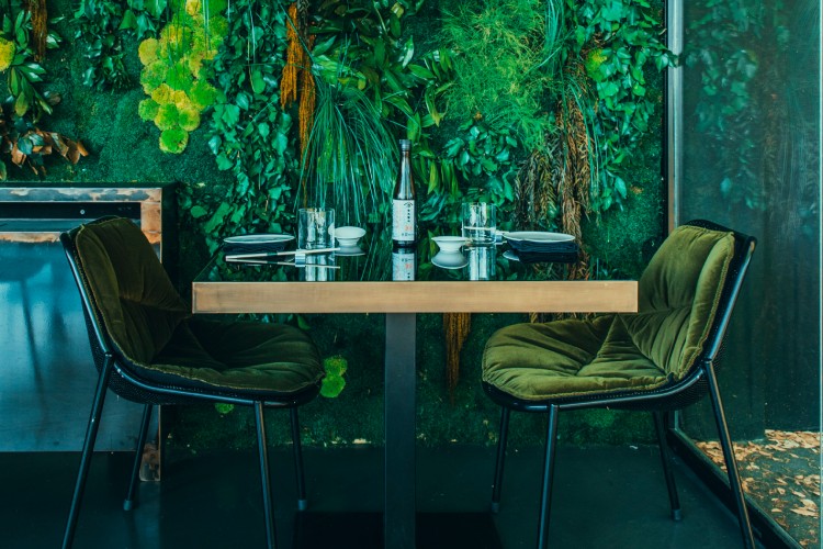 umami-restoran-kortona-toskana-japanski-enterijer-6 